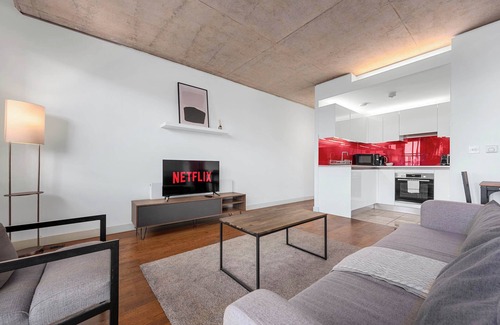 New Islington Apartment | Stunning Canal Side Flat by City SuperHost