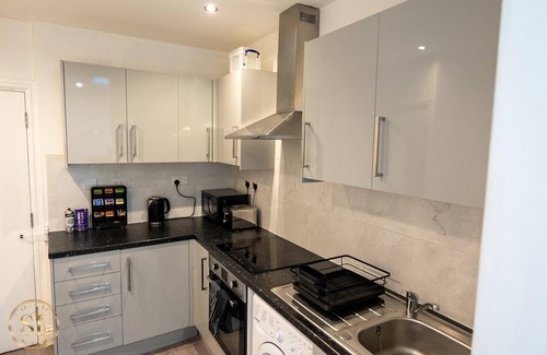 Wallington Apartment | Stunning city centre apartment with street parking