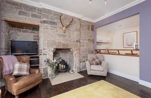 New Town Apartment | Stunning City Centre Apartment.