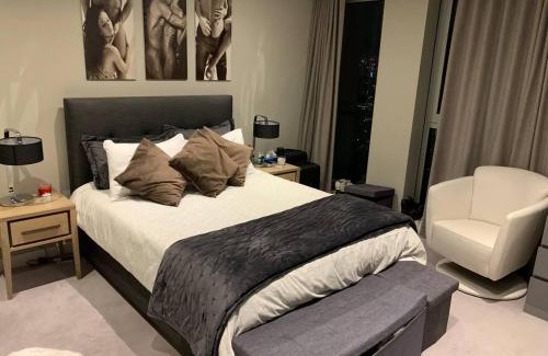 Elephant and Castle Apartment | Stunning City Penthouse with 360 - Skyline View