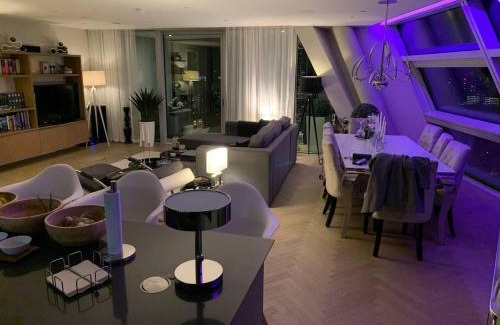 Elephant and Castle Apartment | Stunning City Penthouse with 360 - Skyline View