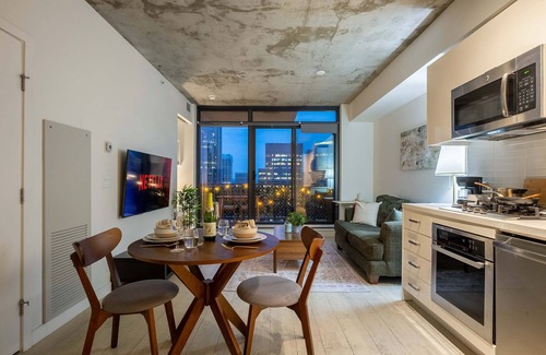 Connaught Apartment | Stunning City Views Earthy Vibes WFH