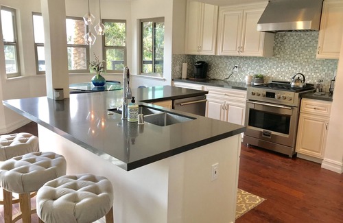 Fire Mountain House | Stunning Coastal Home! Surfboards, kayaks, bikes, air hockey, gorgeous!