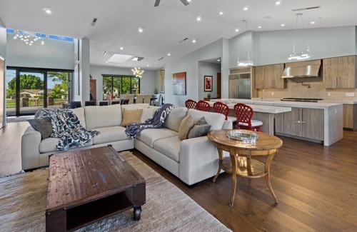 Arcadia House | Stunning Contemporary Arcadia Home with pool and views of Camelback Mountain