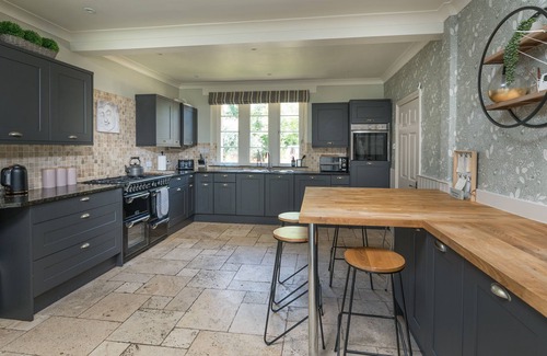 Bathford House | Stunning country house for up to 22 people with HOT TUBS!