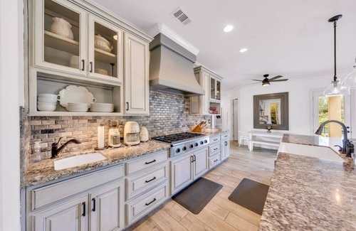 Newcastle House | Stunning Country Retreat with Pool, Hot Tub, Pond & Theatre Room!