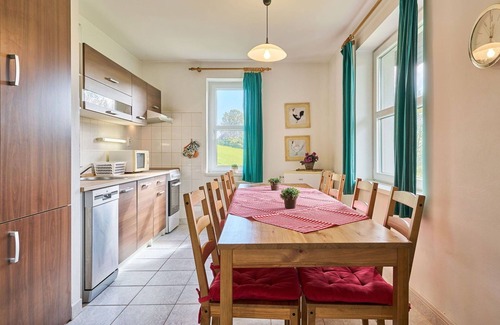 Starkov House | Stunning private villa with WIFI, pool, TV, patio, pets allowed, panoramic view and parking