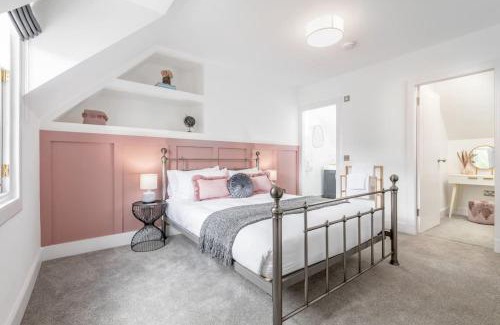 Killin House | Stunning Dalchenna w/hot tub & huge garden