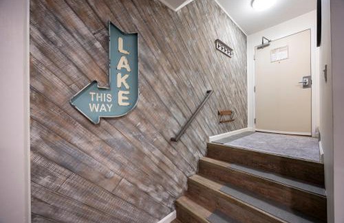 Truckee Apartment | Stunning Deluxe King Studio #124 at Donner Lake Village