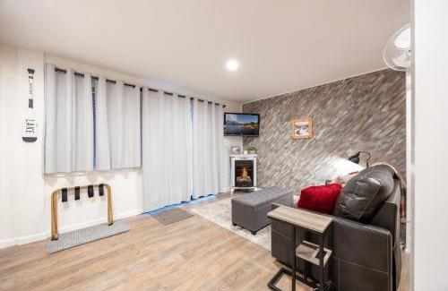 Truckee Apartment | Stunning Deluxe King Studio #124 at Donner Lake Village
