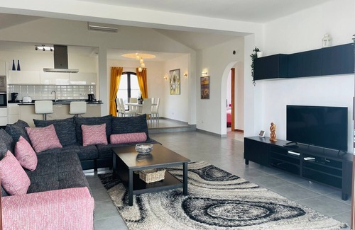 Playa Blanca Villa | Stunning detached villa, home from home!