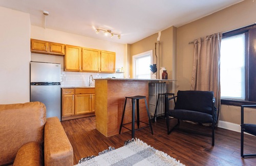 Quality Hill Apartment | Stunning Downtown Views+Parking