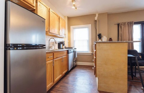 Quality Hill Apartment | Stunning Downtown Views+Parking