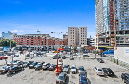 Historic Core Apartment | Stunning DTLA Gem 2 bed with pool, gym and parking