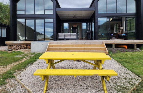 Duncan Bay House | Stunning executive holiday home in tranquil Duncan bay