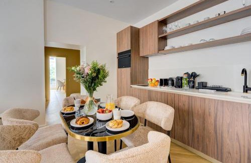 Quartier de la Porte-Saint-Denis Apartment | Stunning Family Flat - Grands Boulevards - with AC