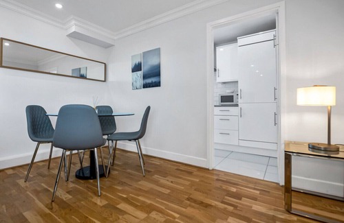 Chelsea Apartment | Stunning Flat in Chelsea, Kings Road with Balcony