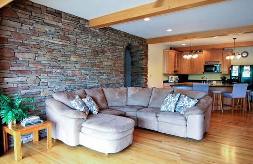 Town of Jerusalem House | Stunning, Fully-Loaded Home with Private Hot Tub, Pool Table, and Dock