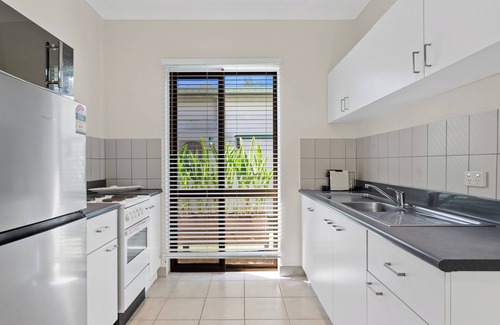 Clifton Beach Apartment | Stunning ,fully self contained ,2 bedroom apartment, just 200 metres from beach.