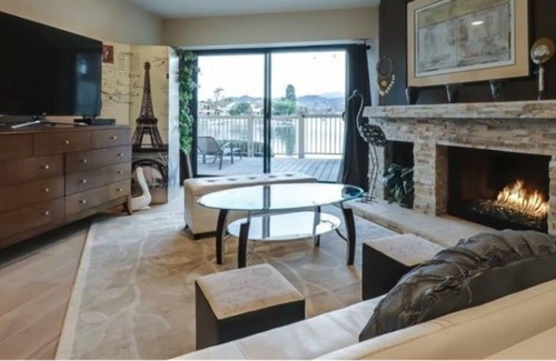Westlake Village House | Stunning furnished Waterfront 2 Bedroom Luxury Townhome in Westlake Village