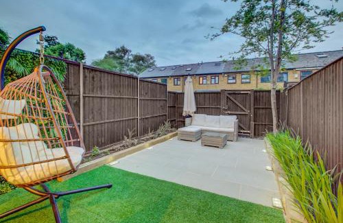 Whitechapel Apartment | STUNNING Garden House Prime Location W Private Parking