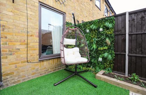 Whitechapel Apartment | STUNNING Garden House Prime Location W Private Parking