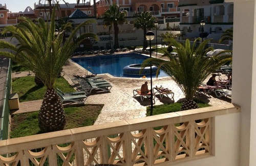 Caleta de Fuste Apartment | STUNNING GAUDIA COMPLEX, REFURBISHED 1 BEDROOM SOUTH FACING POOLSIDE APARTMENT
