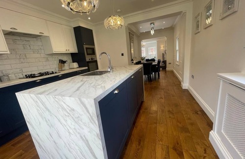 Lincoln House | Stunning holiday home with amazing Castle views