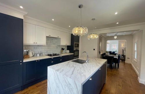 Lincoln House | Stunning holiday home with amazing Castle views