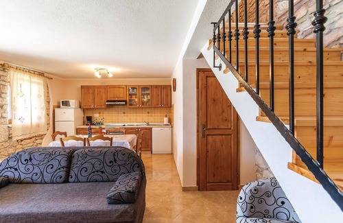 Divsici House | Stunning home in Divsici with kitchen