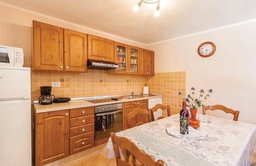 Divsici House | Stunning home in Divsici with kitchen