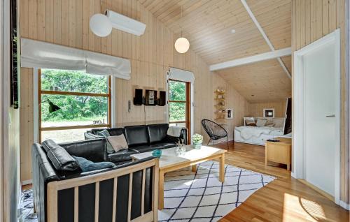 Krejbjerg House | Stunning Home In Ejstrupholm With Wifi