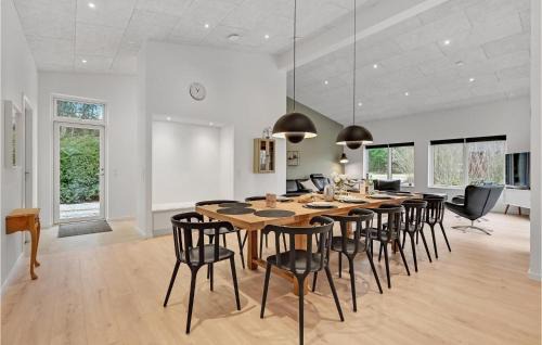Farvang House | Stunning Home In Fårvang With Wifi