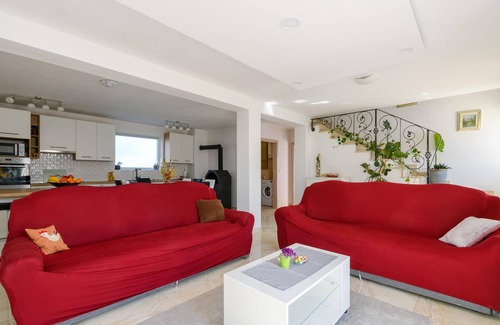 Debeljuhi House | Stunning home in Fradelani with WiFi