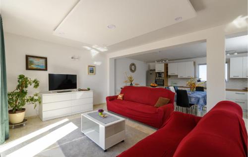 Debeljuhi House | Stunning Home In Fradelani With Wifi