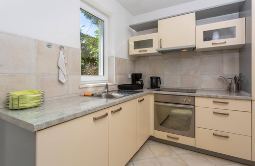 Gabonjin House | Stunning home in Gabonjin with WiFi