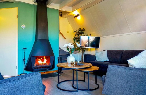 Gramsbergen House | Stunning Home In Gramsbergen With Wifi