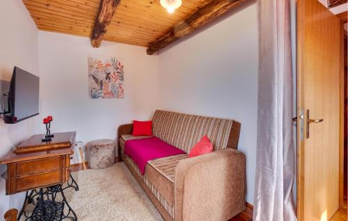 Kraljevec Sesvetski House | Stunning Home In Hrascina With Sauna