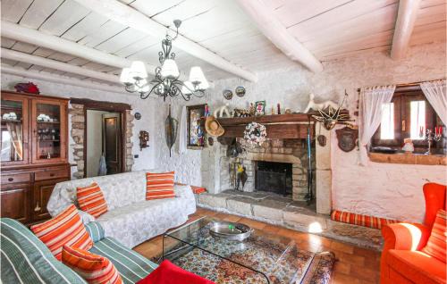 Fragneto Monforte House | Stunning Home In Fragneto Monforte