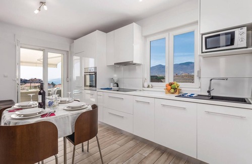 Sarsoni House | Stunning home in Kastav with WiFi