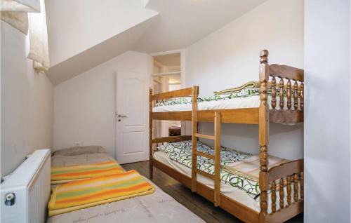 Presika House | Stunning Home In Lukovdol With Sauna