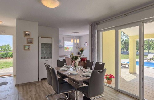 Filipana House | Stunning home in Marcana