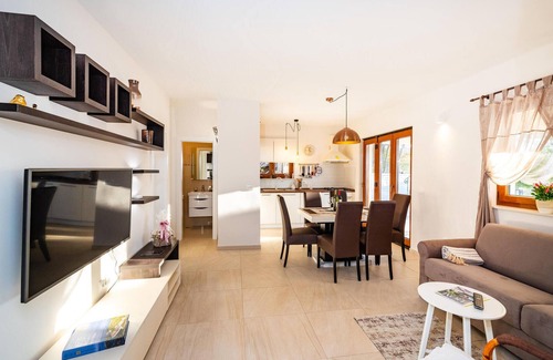 Novigrad House | Stunning home in Novigrad with kitchen