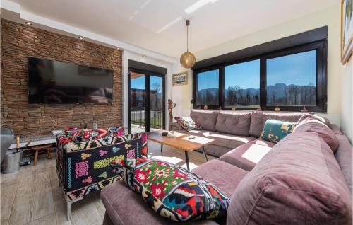 Gospic House | Stunning Home In Ornice