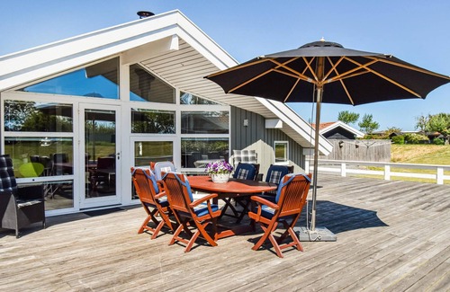 Jørgensø House | Stunning home in Otterup with kitchen