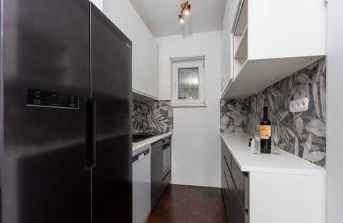 Pinezici House | Stunning home in Pinezici with kitchen