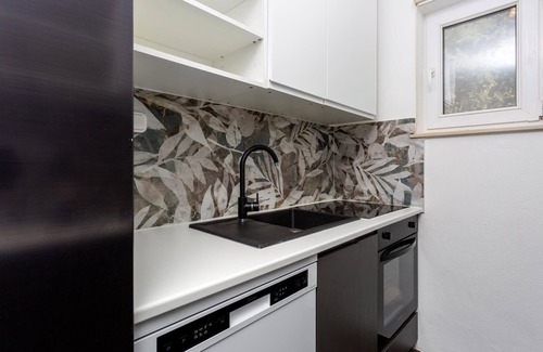 Pinezici House | Stunning home in Pinezici with kitchen