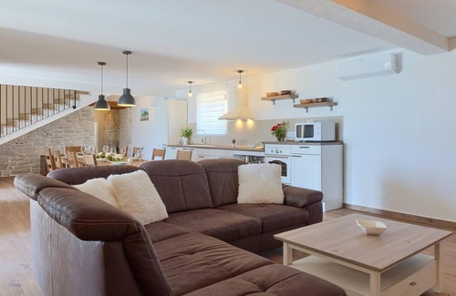 Sveti Lovrec House | Stunning home in Porec