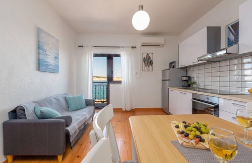 Prizna House | Stunning home in Prizna with WiFi