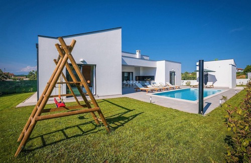 Valbandon House | Stunning home in Pula